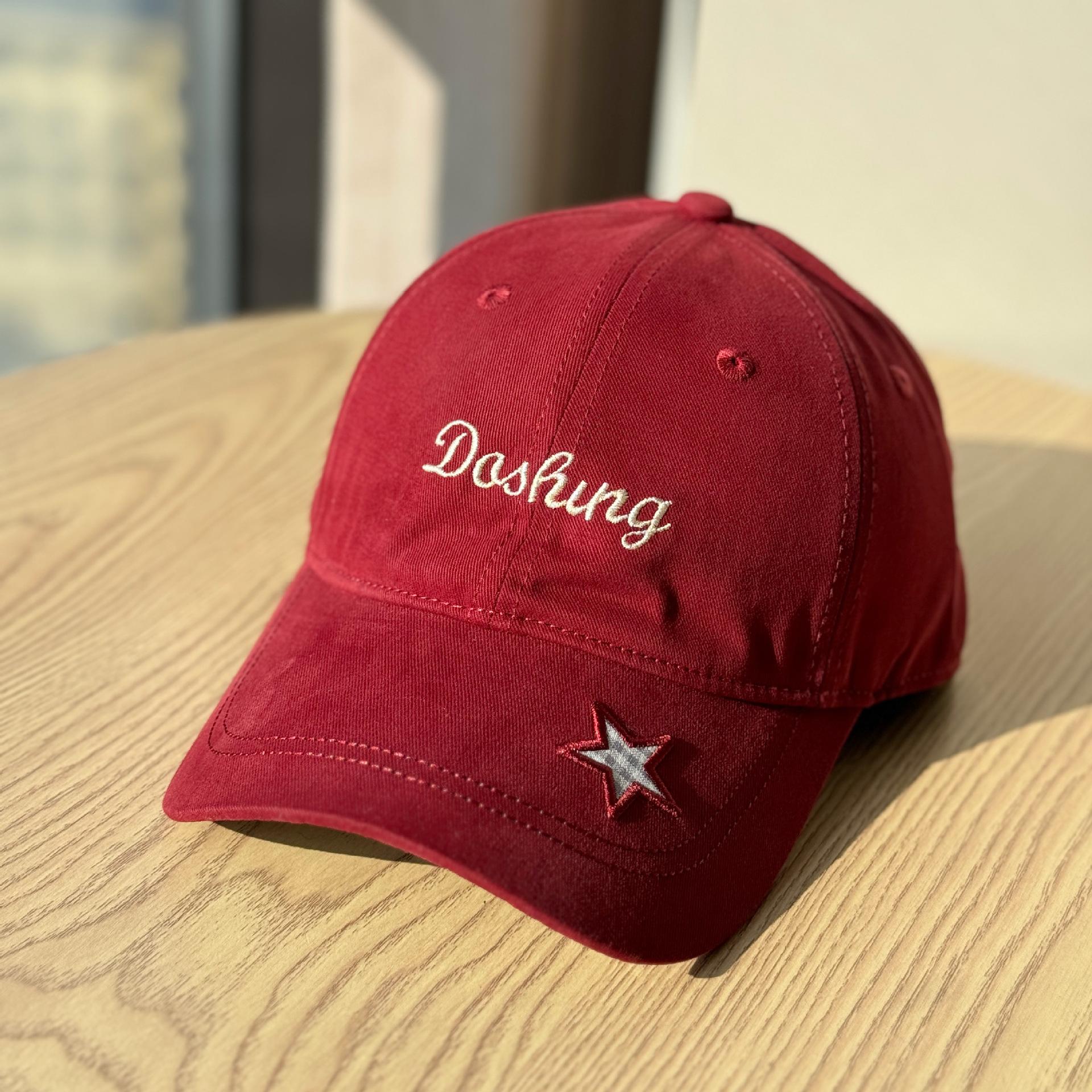 Korean-style high-quality soft-top baseball cap for women, stylish and versatile, with star embroidery, face-slimming, sun-shading duckbill cap Adult54-60Adjustable вина червоного кольору
Korean-style high-quality soft-top baseball cap for women, stylish and versatile, with star embroidery, face-slimming, sun-shading duckbill cap Adult54-60Adjustable вина червоного кольору