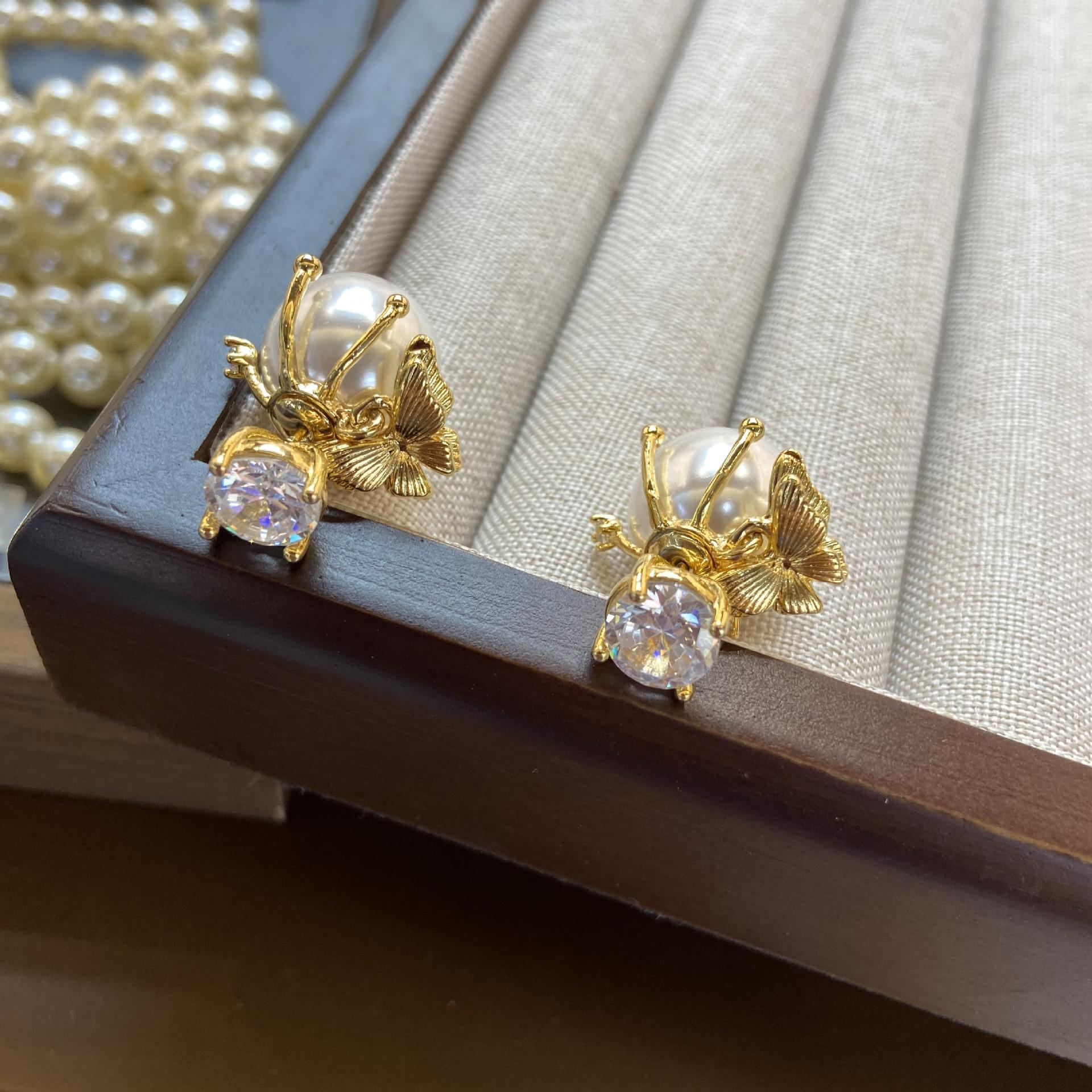 Xiaohongshu Fashion Butterfly Stud Earrings Women S Multi-Wear Earrings Light Luxury Zircon Earrings
Xiaohongshu Fashion Butterfly Stud Earrings Women S Multi-Wear Earrings Light Luxury Zircon Earrings
