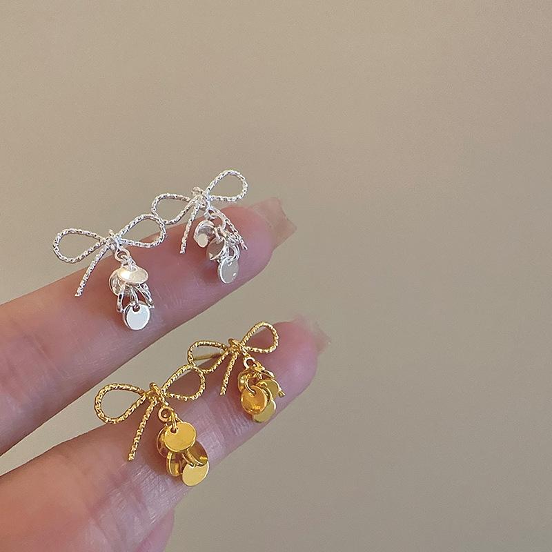 Bow round sequined fringed earrings niche fashion light luxury stud earrings Korean sweet girl heart earrings
Bow round sequined fringed earrings niche fashion light luxury stud earrings Korean sweet girl heart earrings