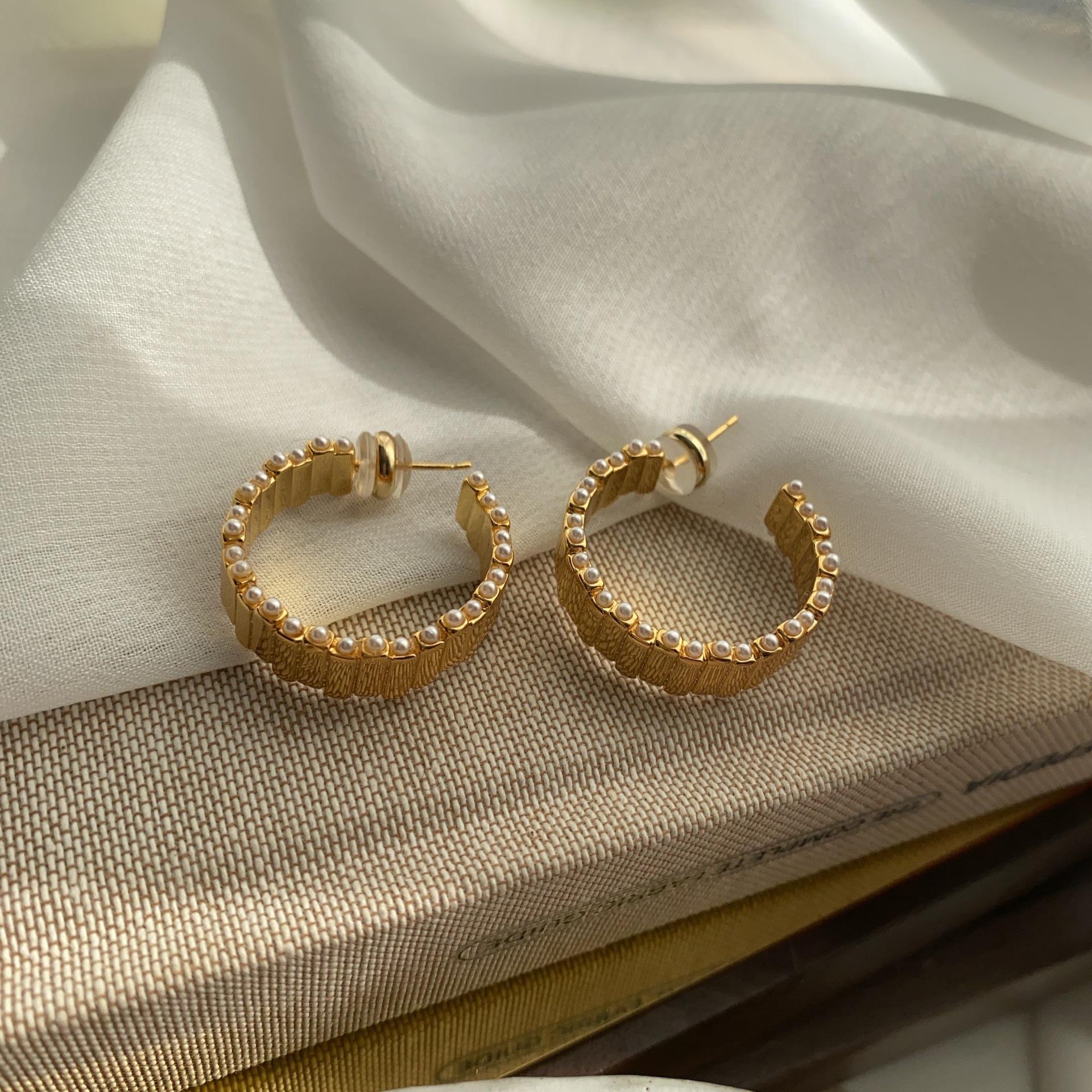 Покрытая широкая поверхность Дизайн Sense Универсальный металл High Sense Серьги Благородный Темперамент Форма Персонализированный дизайн Женский
Покрытая широкая поверхность Дизайн Sense Универсальный металл High Sense Серьги Благородный Темперамент Форма Персонализированный дизайн Женский