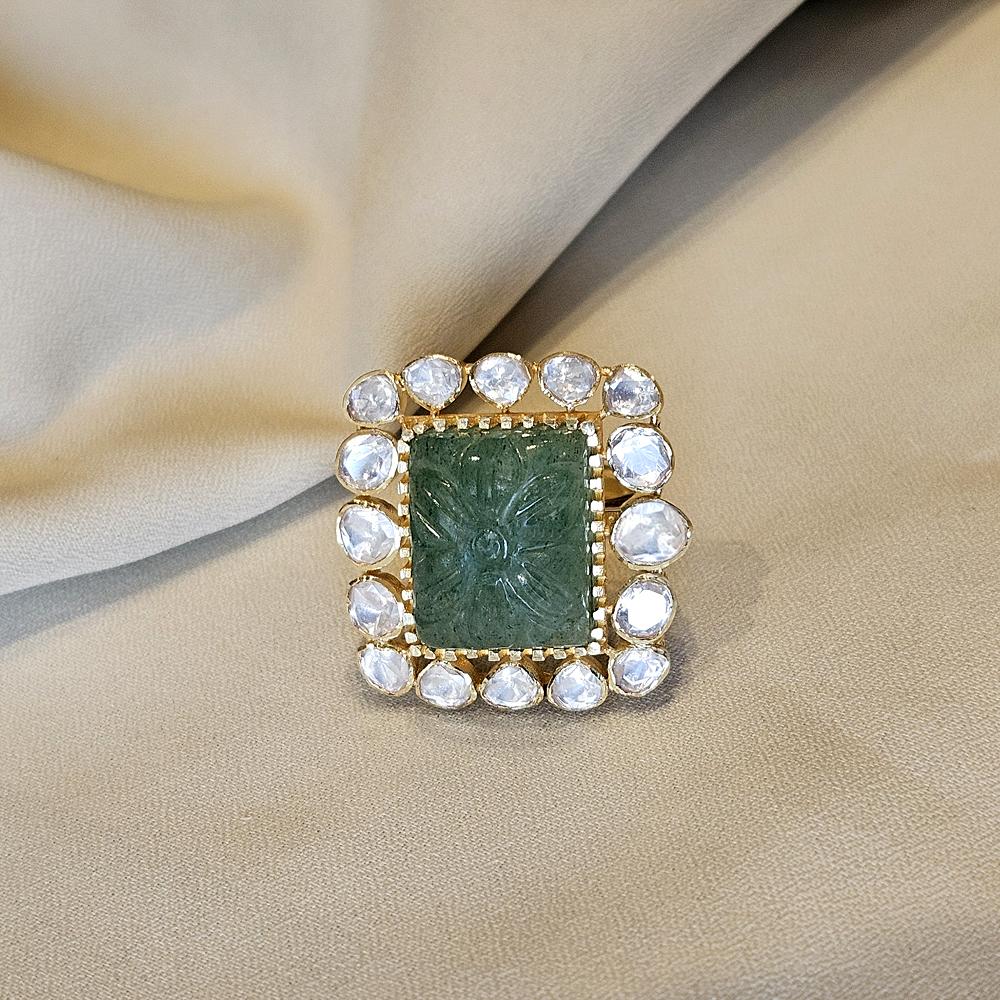 Кольцо Kundan Polki с отделкой из стерлингового серебра и золота и регулируемым зеленым камнем золотой
Кольцо Kundan Polki с отделкой из стерлингового серебра и золота и регулируемым зеленым камнем золотой