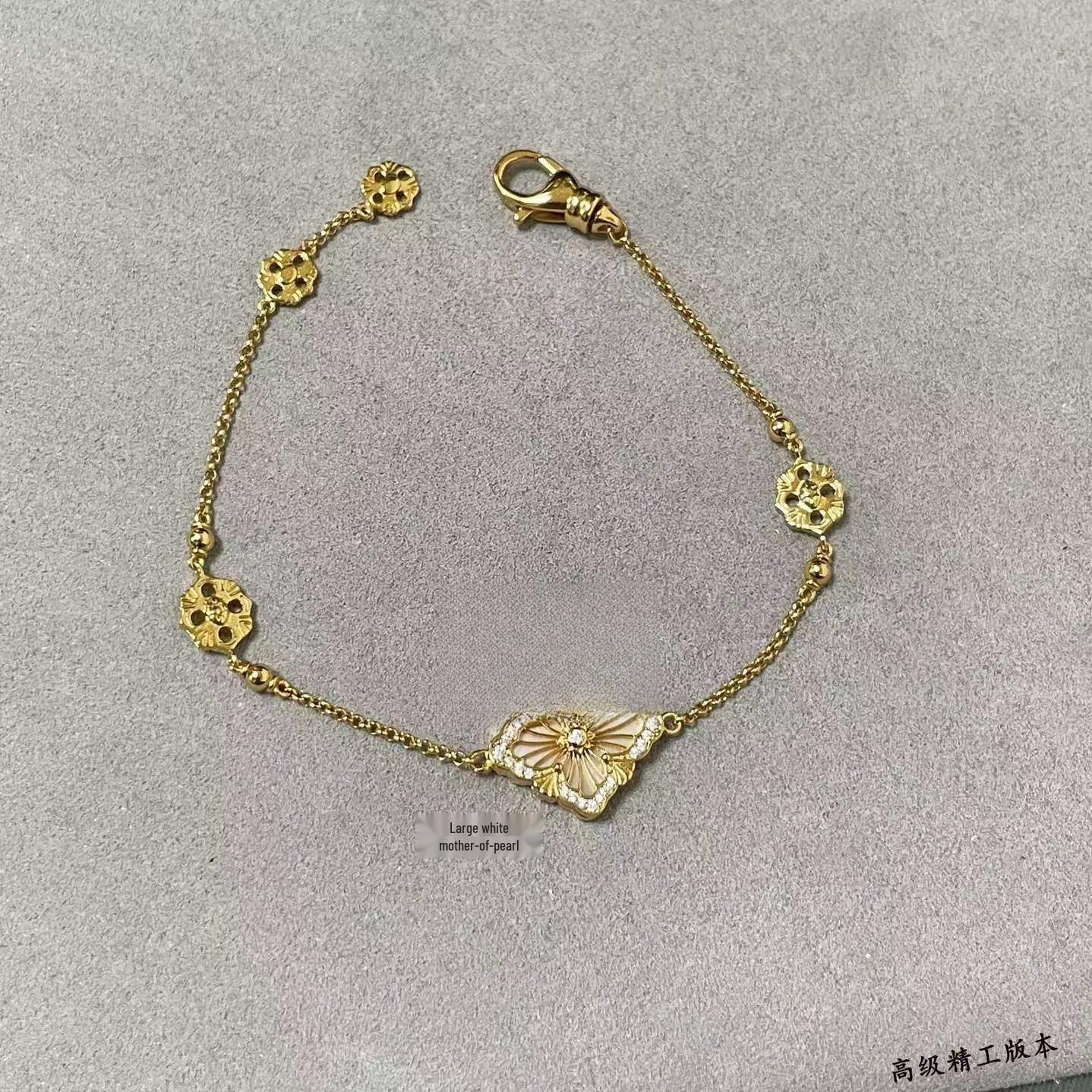 Bucci Four-Leaf Clover Double-Sided V Gold Necklace for Women V Gold High Version
Bucci Four-Leaf Clover Double-Sided V Gold Necklace for Women V Gold High Version