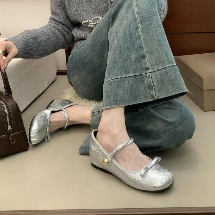 Square head word spring and autumn low versatile buckle inner height increase heels bow 2025 French Mary Jane shoes single shoes light mouth 35 синий
Square head word spring and autumn low versatile buckle inner height increase heels bow 2025 French Mary Jane shoes single shoes light mouth 35 синий