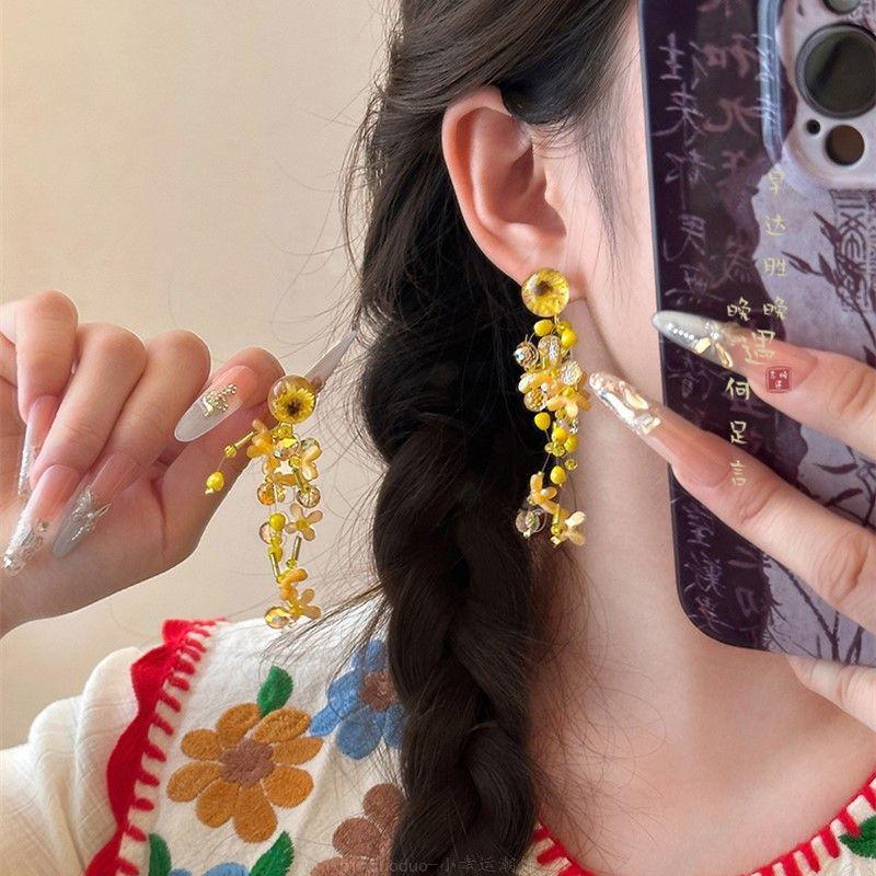 Resin crystal fringed flower stud earrings fashion vacation style sweet earrings niche high-end earrings
Resin crystal fringed flower stud earrings fashion vacation style sweet earrings niche high-end earrings