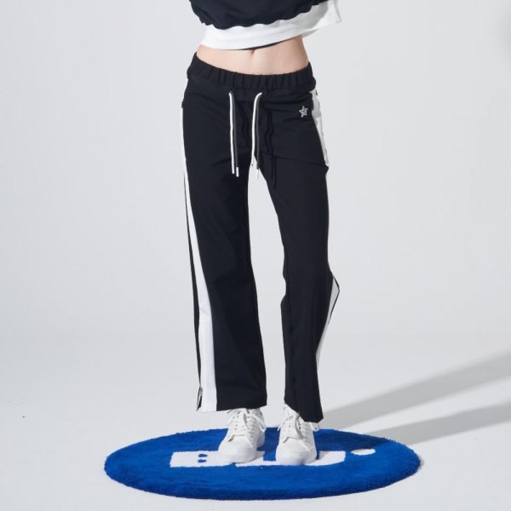 Blu Dot Straight Pants Side Point Bk 028
Blu Dot Straight Pants Side Point Bk 028