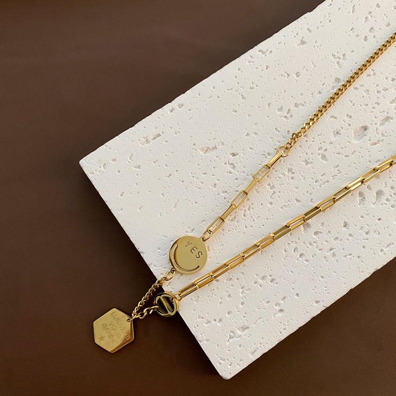 Модное корейское квадратное колье-чокер из титановой стали со смайликом для женщин
Модное корейское квадратное колье-чокер из титановой стали со смайликом для женщин