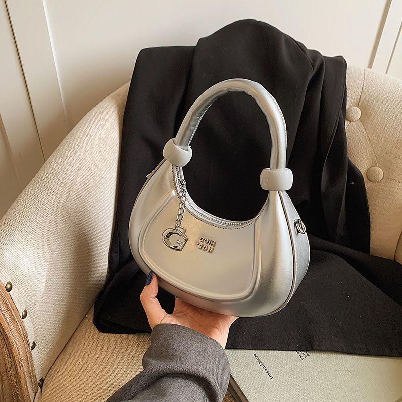 High-Grade Niche Bag Women 2025 New Spring Summer All-Match Messenger Bag Exquisite Mini Small Carrying Bag Half-Moon Bag Silver
High-Grade Niche Bag Women 2025 New Spring Summer All-Match Messenger Bag Exquisite Mini Small Carrying Bag Half-Moon Bag Silver