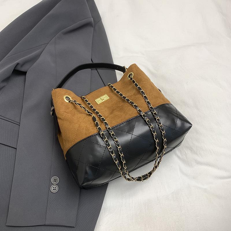 Сумка женская осенне-зимняя 2025 новая контрастного цвета ретро цепочка на плечо подмышечная портативная сумка-кроссбоди тренд коричневый