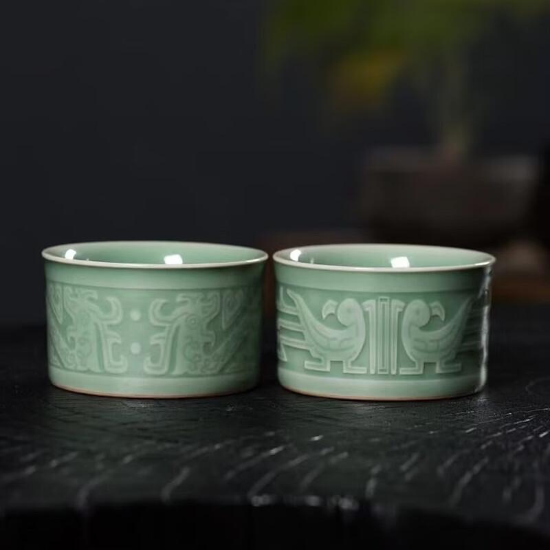 Yi Hu De Dragon Phoenix Pottery Tea Set
Yi Hu De Dragon Phoenix Pottery Tea Set