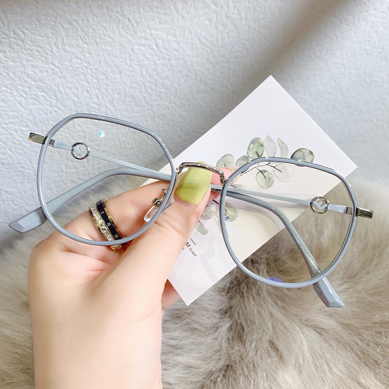 Персонализированные металлические ретро Tr90 плоские зеркальные простые и тонкие оправы анти-синие очки 0672 серый
Персонализированные металлические ретро Tr90 плоские зеркальные простые и тонкие оправы анти-синие очки 0672 серый