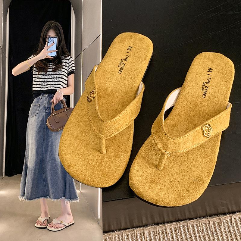 Non-slip black retro flat-bottomed flip-flops shoes for women s summer wear, new soft-soled sandals shoes 35
Non-slip black retro flat-bottomed flip-flops shoes for women s summer wear, new soft-soled sandals shoes 35