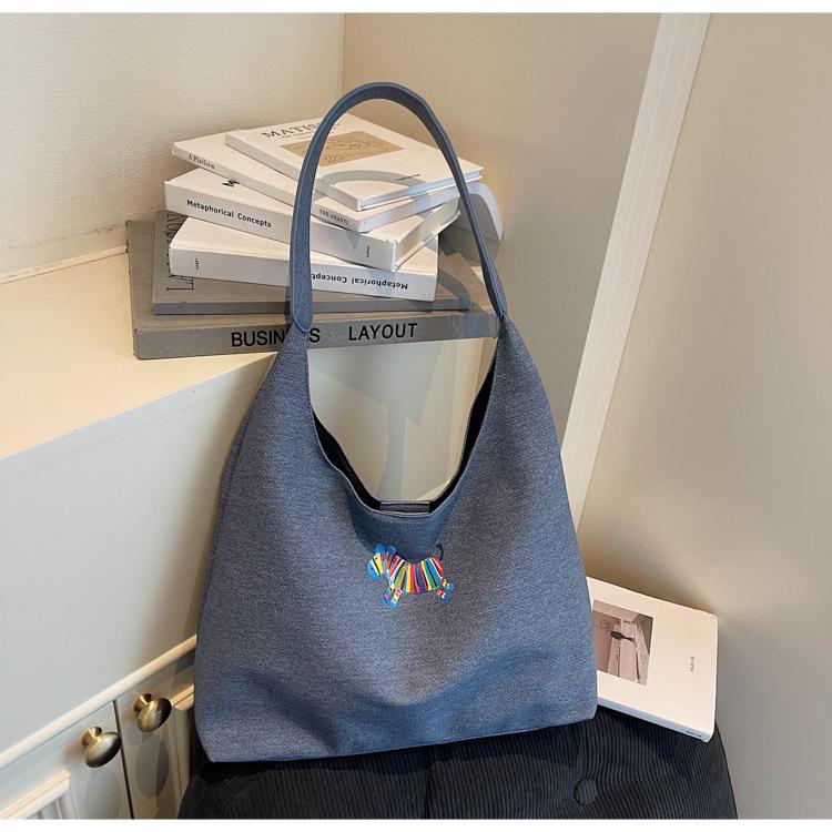 Fashionable Versatile Tote Bag, Casual Large Capacity Handbag, College Student Single Shoulder Bag темно-синього кольору
Fashionable Versatile Tote Bag, Casual Large Capacity Handbag, College Student Single Shoulder Bag темно-синього кольору