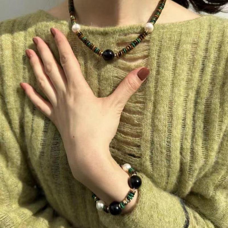 High-End Retro Clavicle Choker: Black Agate, Pearl, Malachite, Tiger s Eye Necklace
High-End Retro Clavicle Choker: Black Agate, Pearl, Malachite, Tiger s Eye Necklace