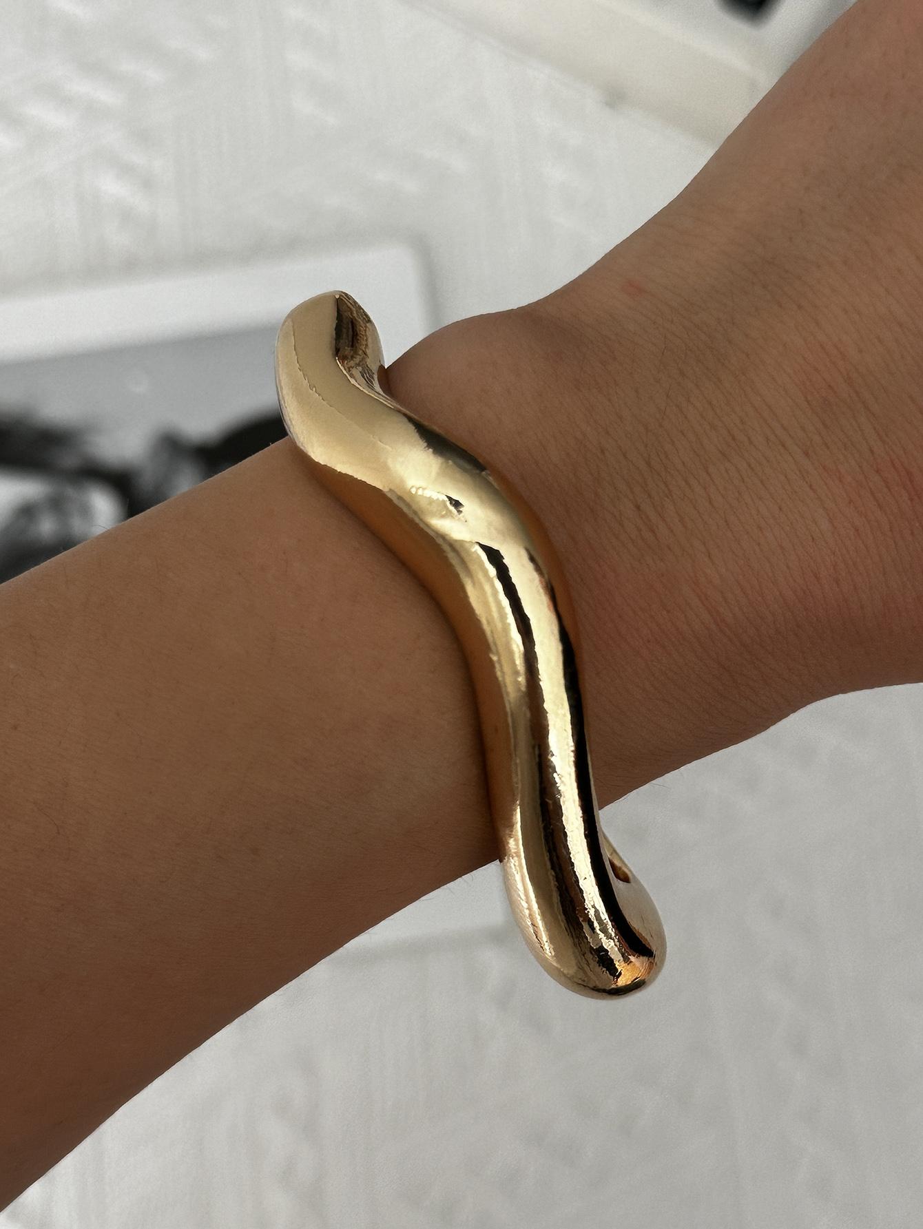 Exaggerated Irregular Wavy Cuff Bangles for Women Thick Resin Acrylic Wide Bangles Boho Aesthetics Stackable Jewelry Gifts
Exaggerated Irregular Wavy Cuff Bangles for Women Thick Resin Acrylic Wide Bangles Boho Aesthetics Stackable Jewelry Gifts