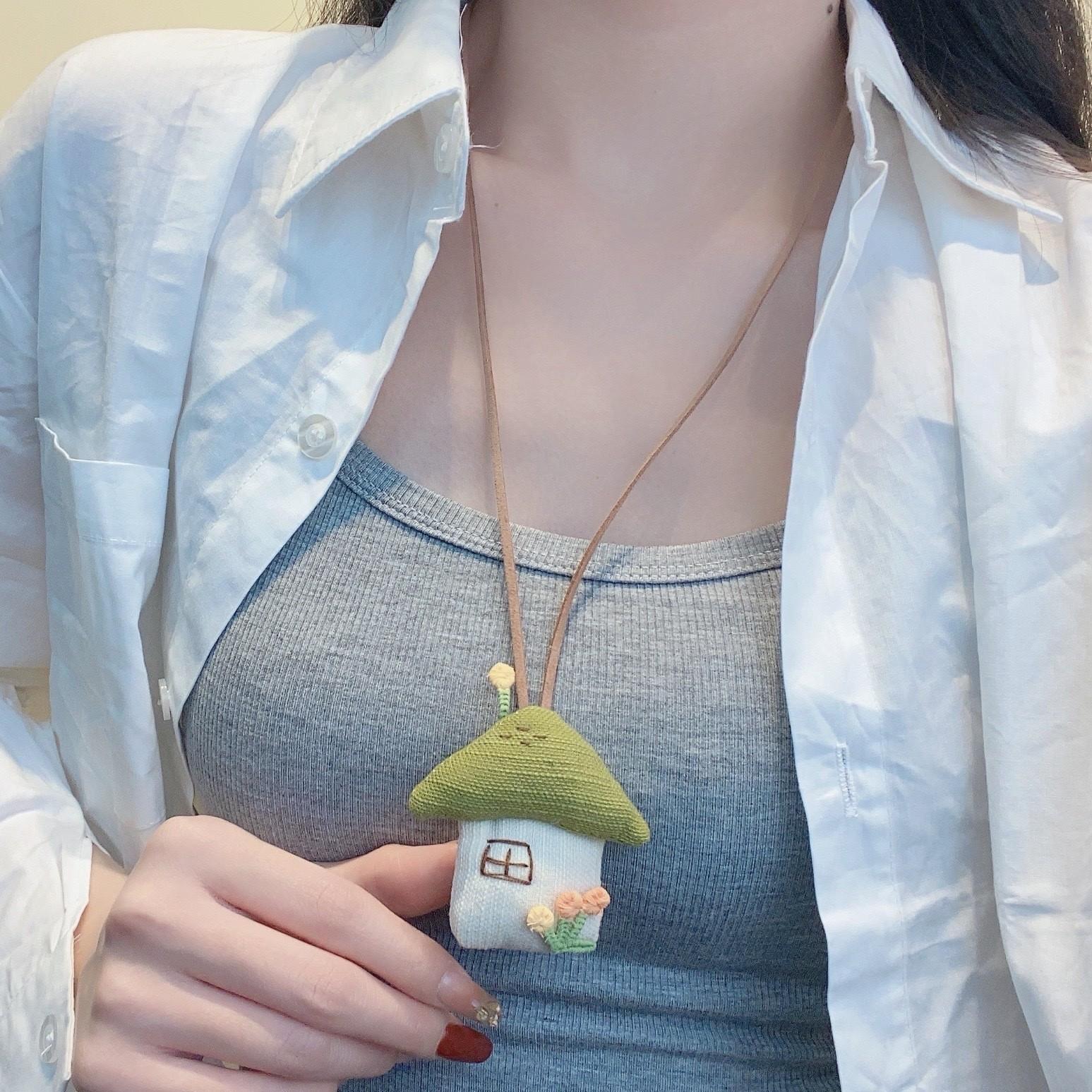 New cute woven fabric polka dot mushroom house cartoon neck necklace female sweet cute adjustable accessories
New cute woven fabric polka dot mushroom house cartoon neck necklace female sweet cute adjustable accessories
