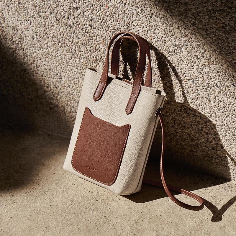 2025 New Genuine Leather Color-Block Single Shoulder Bag Niche Fashion Design Crossbody Bag Daily Trend Portable Phone Bag Long13.5CM*Wide5CM High18
2025 New Genuine Leather Color-Block Single Shoulder Bag Niche Fashion Design Crossbody Bag Daily Trend Portable Phone Bag Long13.5CM*Wide5CM High18