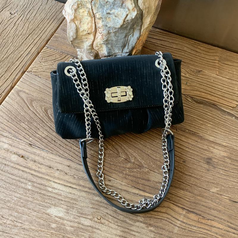 2025 Women s High-End Fashion Cross-Body Chain Handbag
2025 Women s High-End Fashion Cross-Body Chain Handbag