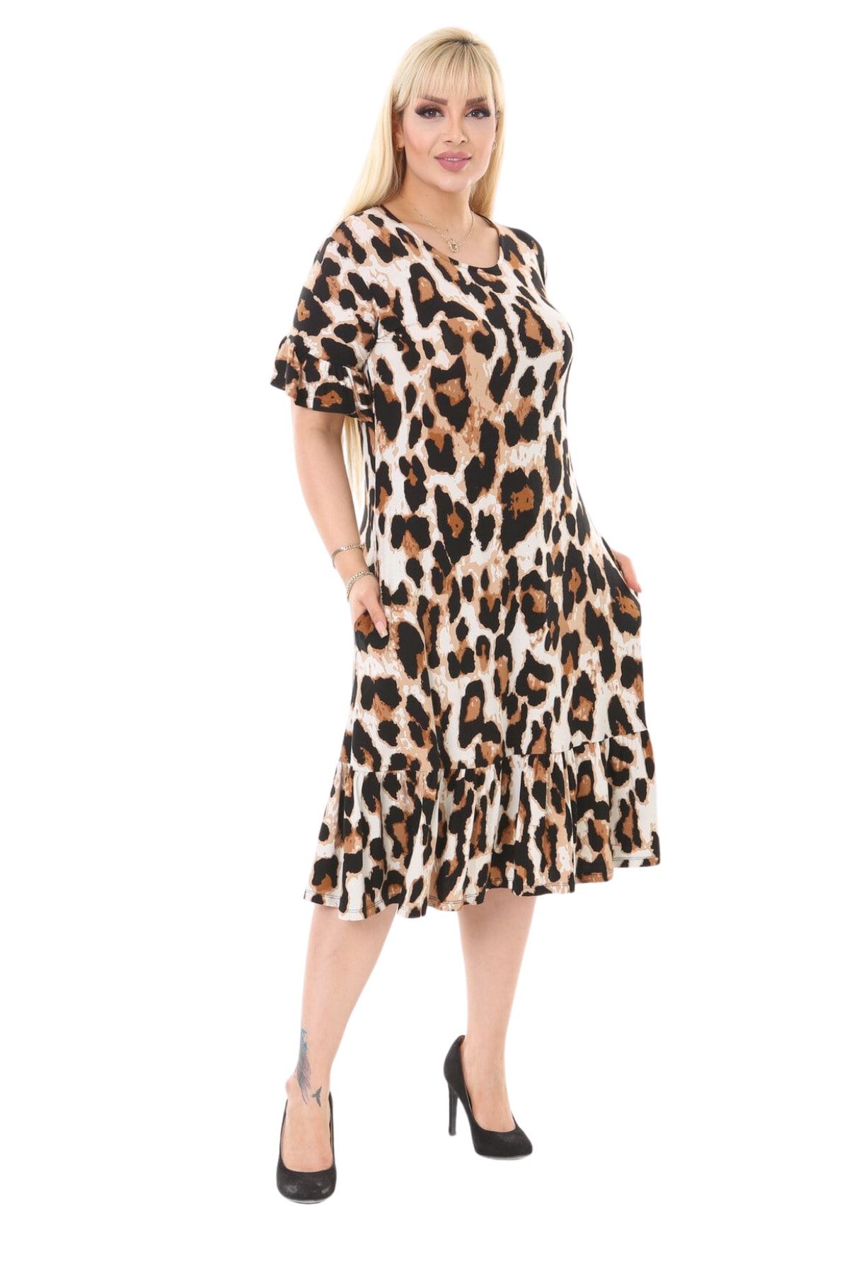 Women s Big Size Dress Plus Size Panther Pattern Dress with Ruffle Detail on Sleeves and Skirt
Women s Big Size Dress Plus Size Panther Pattern Dress with Ruffle Detail on Sleeves and Skirt