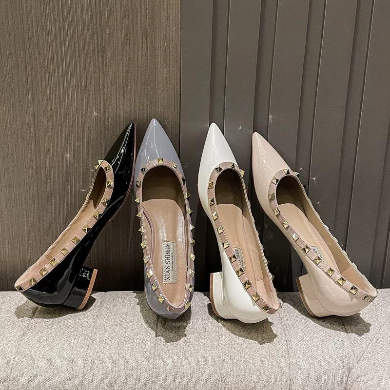 New nude patent leather rivets pointed flat shoes women s versatile thick heel low heel soft sole temperament light mouth single shoes 40 синій
New nude patent leather rivets pointed flat shoes women s versatile thick heel low heel soft sole temperament light mouth single shoes 40 синій