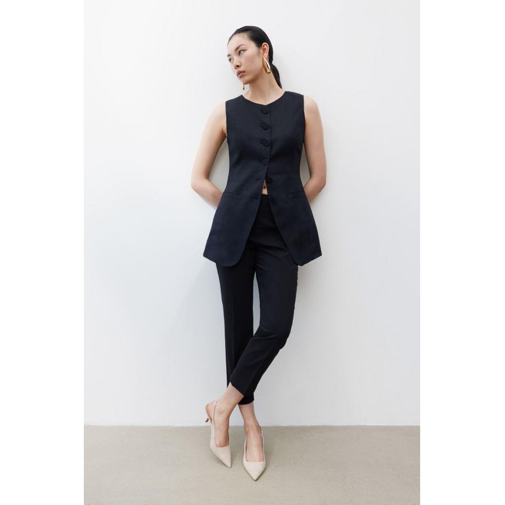 Туфли HM с заостренной пяткой светло-бежевого цвета
Туфли HM с заостренной пяткой светло-бежевого цвета