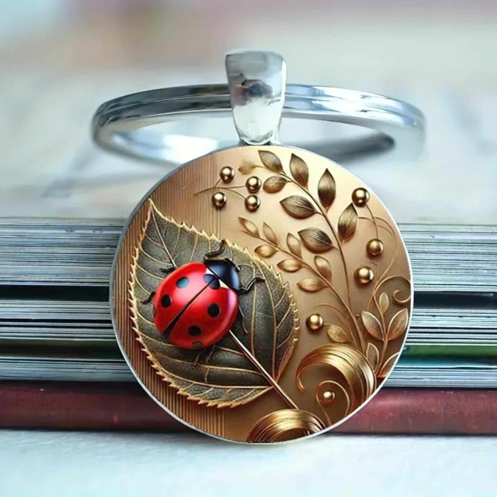 Round glass alloy keychain pendant One Size
Round glass alloy keychain pendant One Size