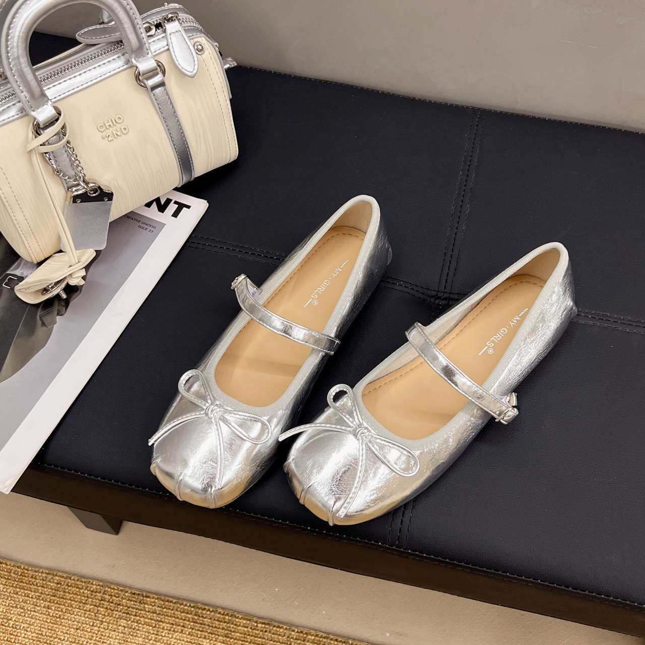 Silver pleated Mary Jane shallow mouth single shoes women s new spring and summer ballet 35 срібний
Silver pleated Mary Jane shallow mouth single shoes women s new spring and summer ballet 35 срібний