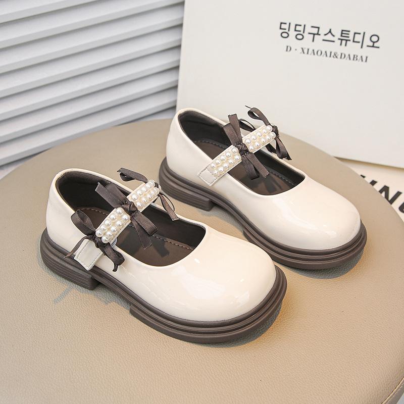 Маленькие кожаные туфли для девочек 2025 весна и осень новая детская обувь принцессы жемчужный бант одинарные туфли мягкая подошва британский стиль одноклассница 50 pairs of 26-30 yards in a whole box
Маленькие кожаные туфли для девочек 2025 весна и осень новая детская обувь принцессы жемчужный бант одинарные туфли мягкая подошва британский стиль одноклассница 50 pairs of 26-30 yards in a whole box