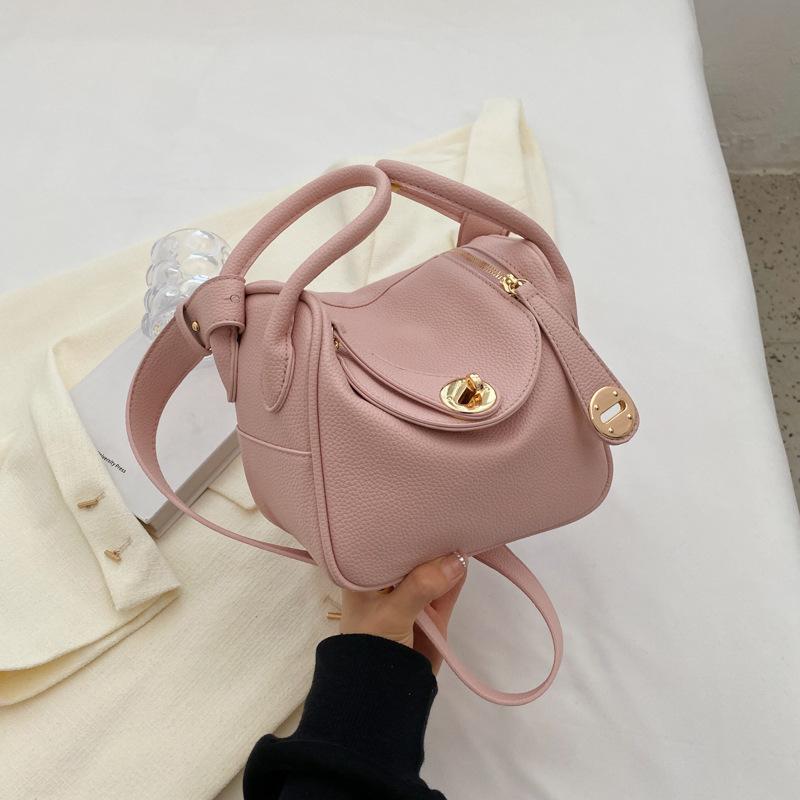 Fashion personality texture niche design armpit bag 2024 new large capacity women s shoulder handbag bag рожевий
Fashion personality texture niche design armpit bag 2024 new large capacity women s shoulder handbag bag рожевий