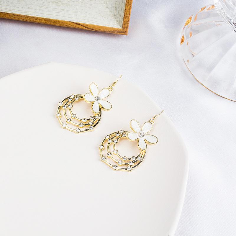 Korean Version Of Sweet Girl Earrings Fashion New Wild Temperament Net Red Multilayer Ring Crystal Flower Earrings Women s
Korean Version Of Sweet Girl Earrings Fashion New Wild Temperament Net Red Multilayer Ring Crystal Flower Earrings Women s