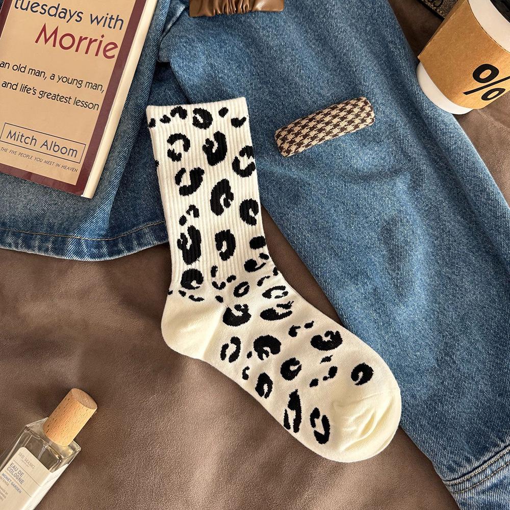 Retro European Leopard Print Women s Mid-Calf Cotton Socks - Autumn/Winter High-Waisted Slouchy Style One Size
Retro European Leopard Print Women s Mid-Calf Cotton Socks - Autumn/Winter High-Waisted Slouchy Style One Size