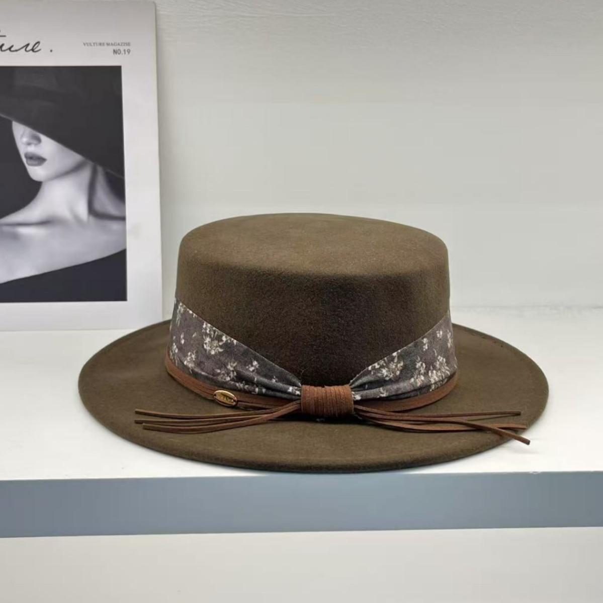 Autumn and winter Australian wool woolen flat top hat women s retro printing fashion foreign style felt hat high-end versatile flat edge top hat темно-коричневого
Autumn and winter Australian wool woolen flat top hat women s retro printing fashion foreign style felt hat high-end versatile flat edge top hat темно-коричневого
