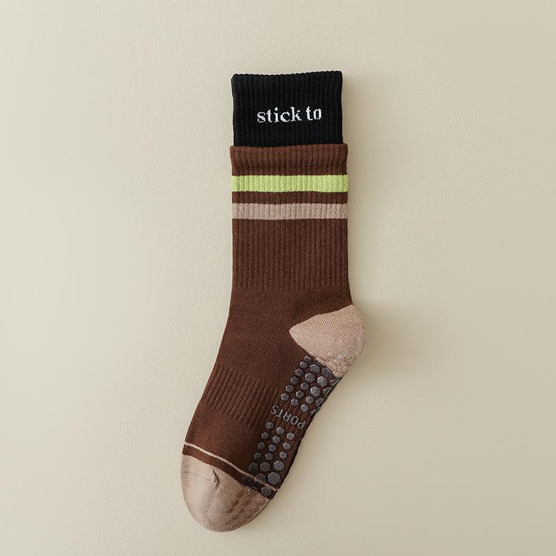 Женские профессиональные носки для йоги и пилатеса на весну и осень, нескользящие, для тренировок, спортивные, цветные, полосатые, хлопковые 1 pair кофейный