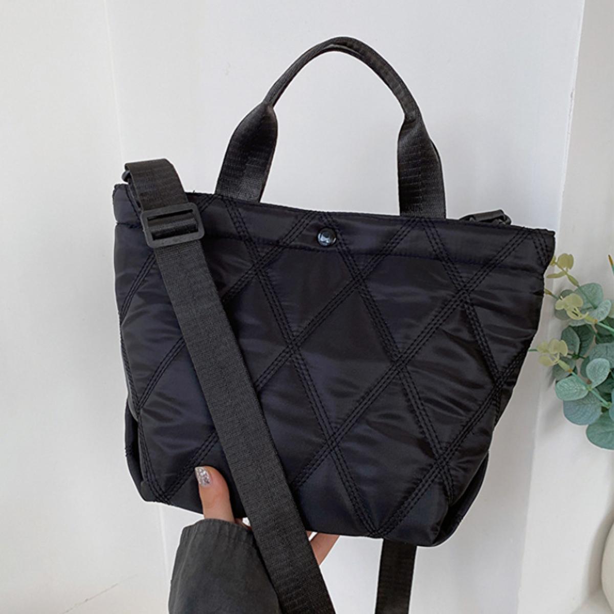Black nyl diamd lattice neutral handbag student style embroidery line new hand bag casual solid color crossbody bag 1 чорний
Black nyl diamd lattice neutral handbag student style embroidery line new hand bag casual solid color crossbody bag 1 чорний