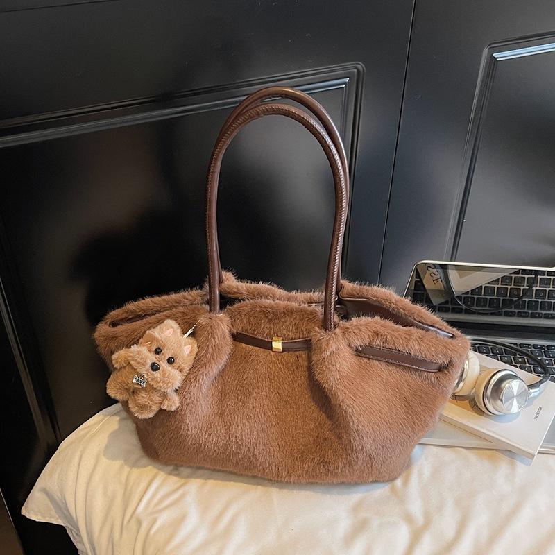 Плюшевая сумка на плечо большой вместимости, новый модный тренд осени и зимы 2025, портативная плюшевая повседневная сумка-тоут Without pendant
Плюшевая сумка на плечо большой вместимости, новый модный тренд осени и зимы 2025, портативная плюшевая повседневная сумка-тоут Without pendant