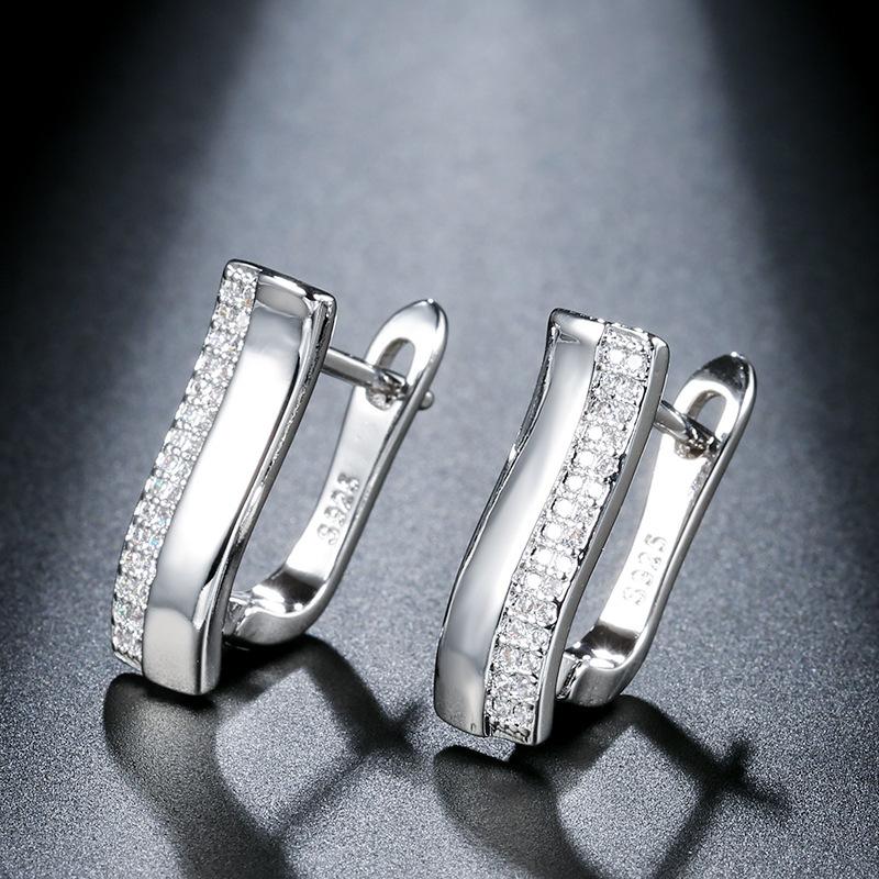 Stylish and simple wavy diamond versatile personalized hipster earrings
Stylish and simple wavy diamond versatile personalized hipster earrings