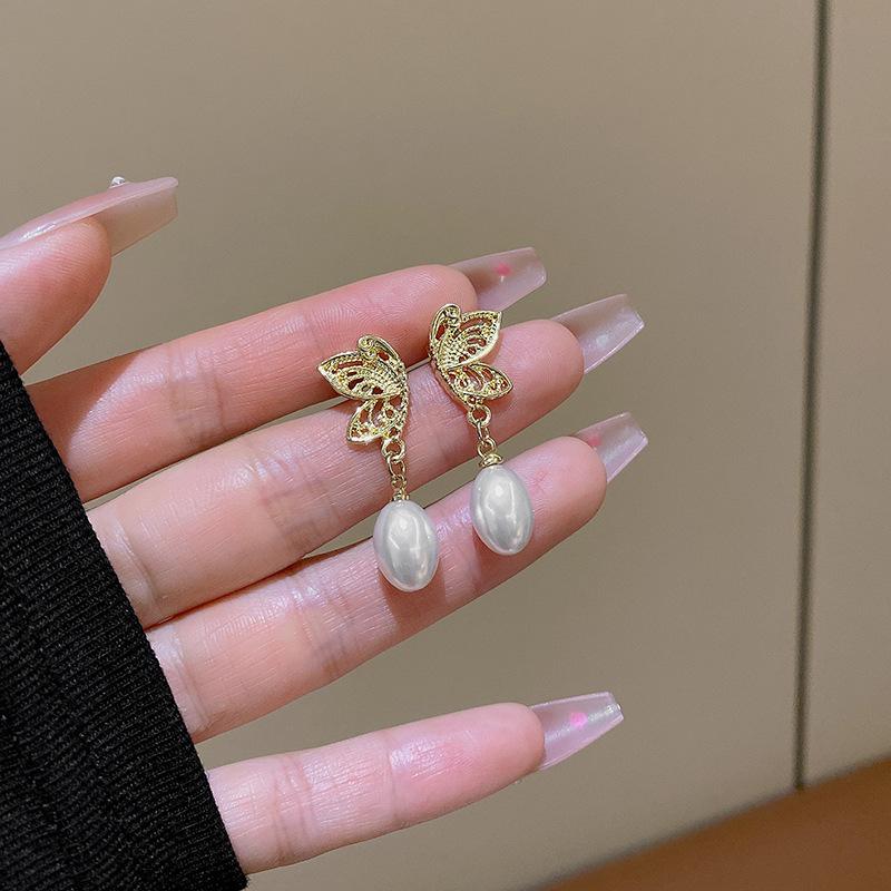 Silver Needle Hollow Butterfly Pearl Earrings Women s Unique Niche Design Earrings Light Luxury High-end Earrings
Silver Needle Hollow Butterfly Pearl Earrings Women s Unique Niche Design Earrings Light Luxury High-end Earrings