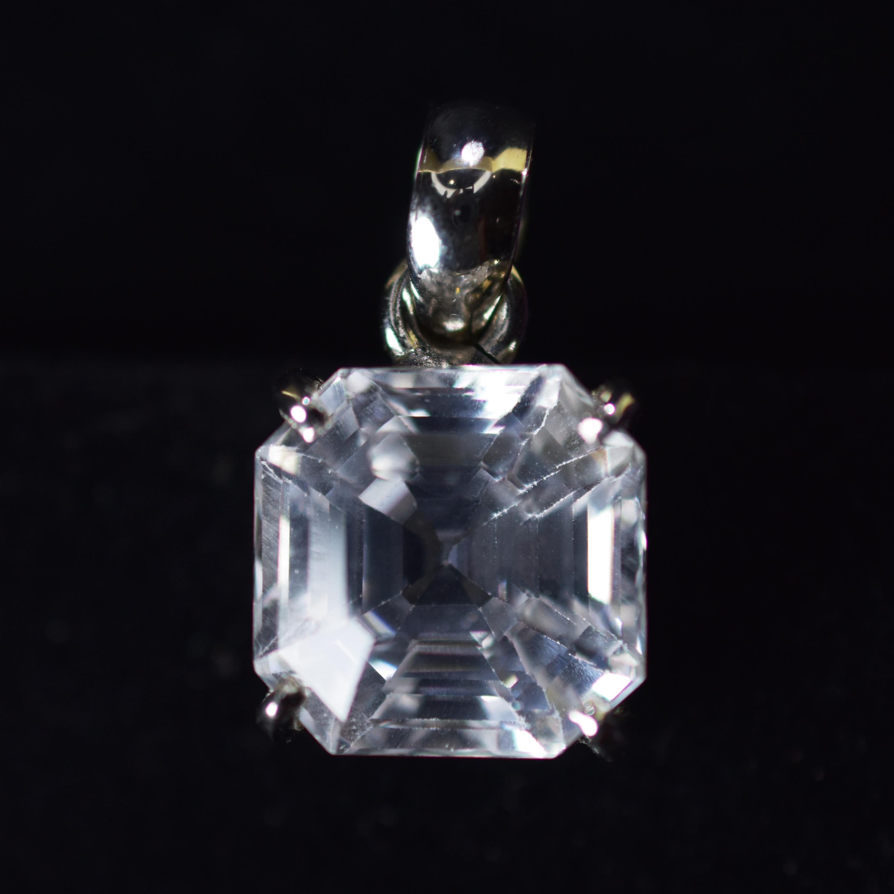 Natural White Sapphire 27 Ct Square 925 Sterling Silver CERTIFIED Gems Pendant my-460-ns 24.1 mm approx білий
Natural White Sapphire 27 Ct Square 925 Sterling Silver CERTIFIED Gems Pendant my-460-ns 24.1 mm approx білий