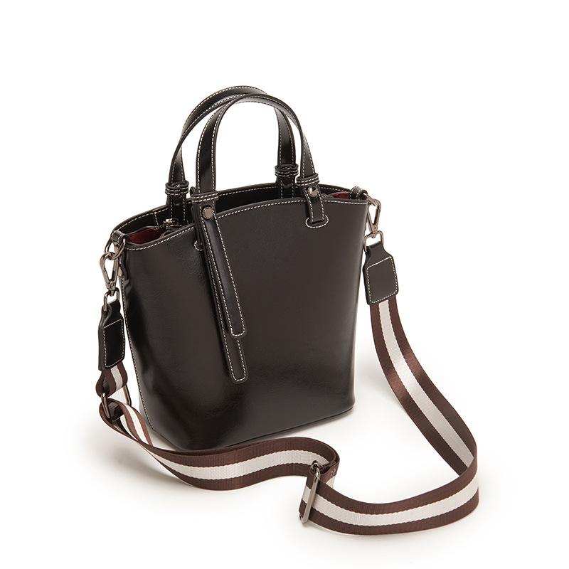 Genuine Leather Women s Bucket Bag Vintage Luxury Cowhide Shoulder Bags Women Handbags Fashion Crossbody Bag 599
Genuine Leather Women s Bucket Bag Vintage Luxury Cowhide Shoulder Bags Women Handbags Fashion Crossbody Bag 599