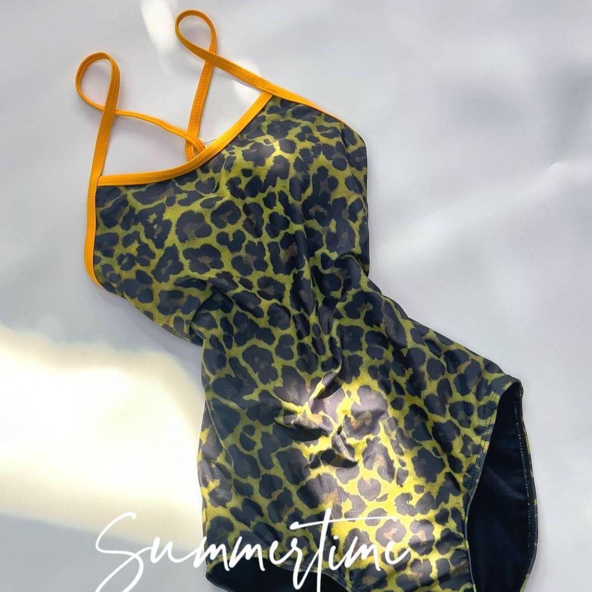 Wild Leopard Girl Racing Swimming Professional Sexy Training Backless One-piece Triangle Swimsuit s Large Size XL
Wild Leopard Girl Racing Swimming Professional Sexy Training Backless One-piece Triangle Swimsuit s Large Size XL