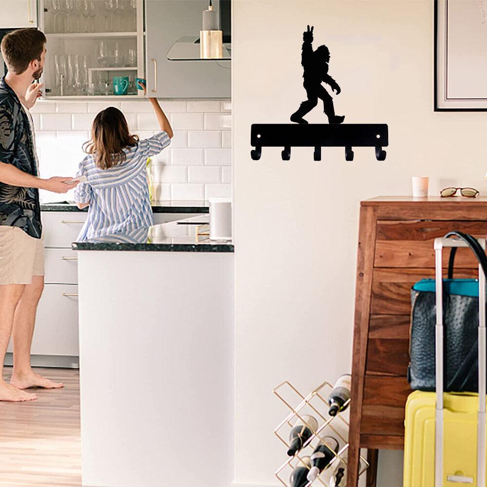 Bigfoot Peace Key Rack Hanger - 6 дюймов Ширина / 9 дюймов Ширина Металлическая настенная обложка
Bigfoot Peace Key Rack Hanger - 6 дюймов Ширина / 9 дюймов Ширина Металлическая настенная обложка