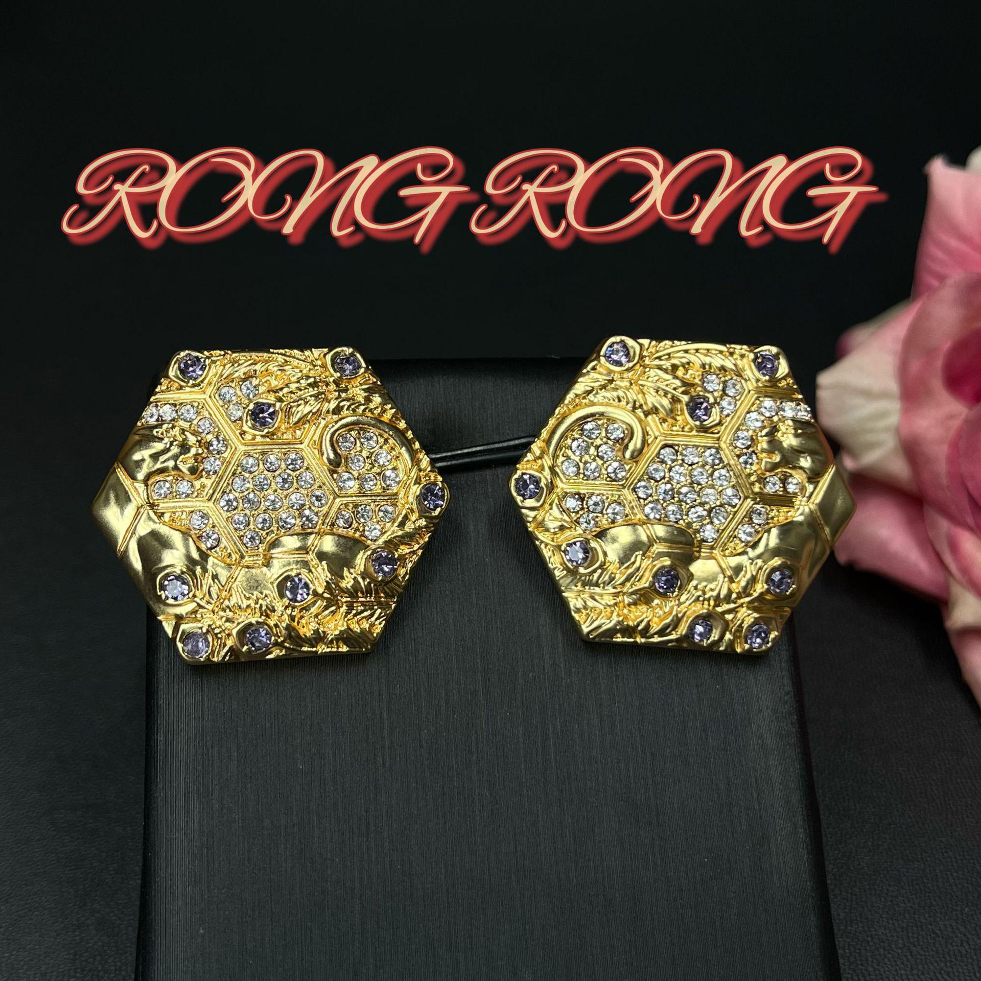 Vintage Gold-Plated Diamond Rhombus Earrings - Retro Court Style, High-End Classic Design
Vintage Gold-Plated Diamond Rhombus Earrings - Retro Court Style, High-End Classic Design