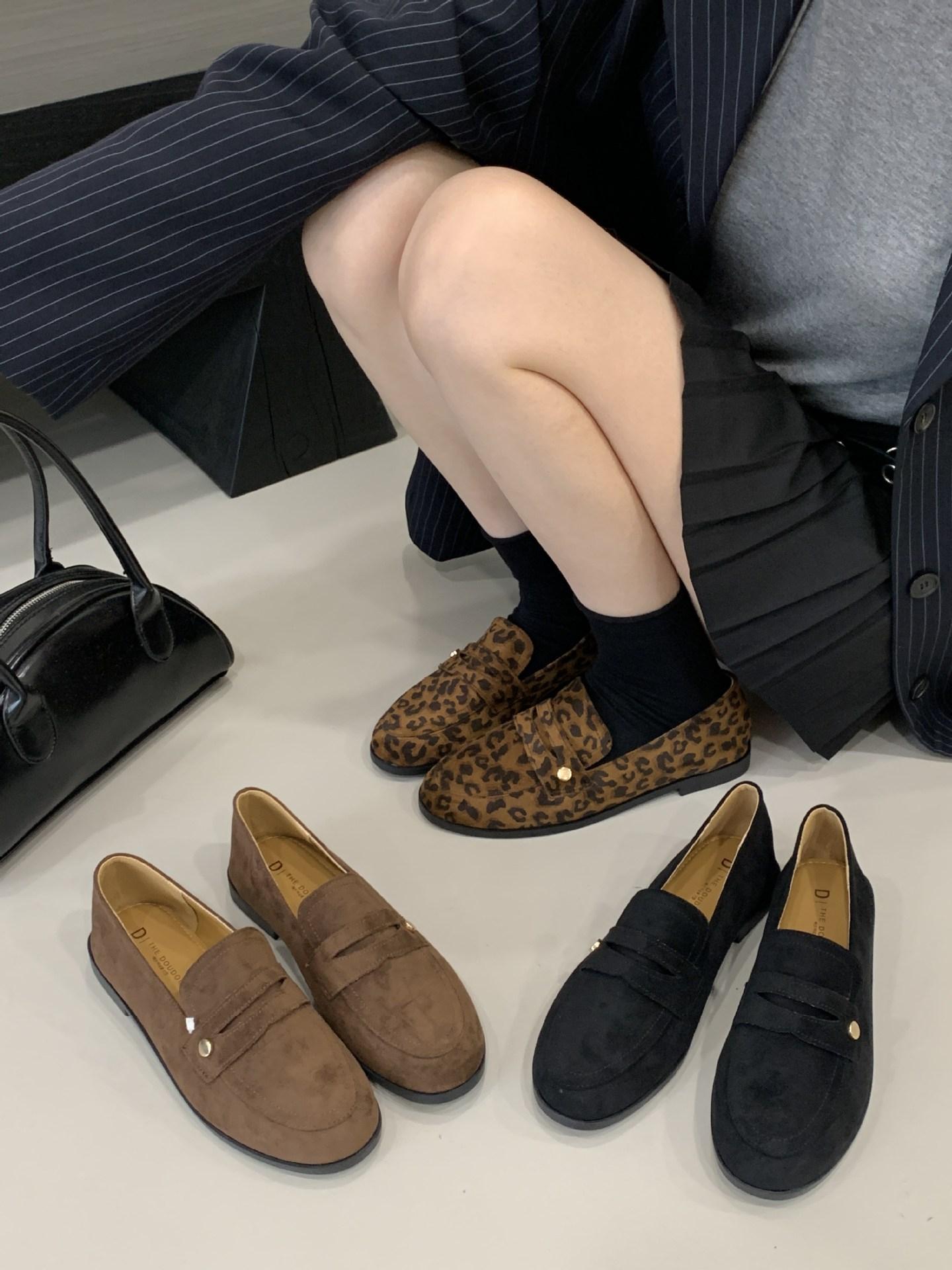 Французские туфли-лодочки на плоской подошве женские туфли 2025 новая весна и осень ретро нежные черные замшевые вечерние туфли 39
Французские туфли-лодочки на плоской подошве женские туфли 2025 новая весна и осень ретро нежные черные замшевые вечерние туфли 39