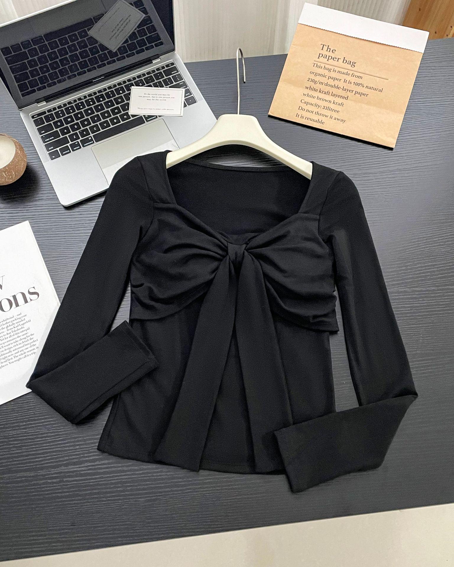 Sweet & Spicy V-Neck Bow Knit Top - Slimming, Flattering Long Sleeve Crop with Built-in Bra One Size (75-120 Jin)
Sweet & Spicy V-Neck Bow Knit Top - Slimming, Flattering Long Sleeve Crop with Built-in Bra One Size (75-120 Jin)