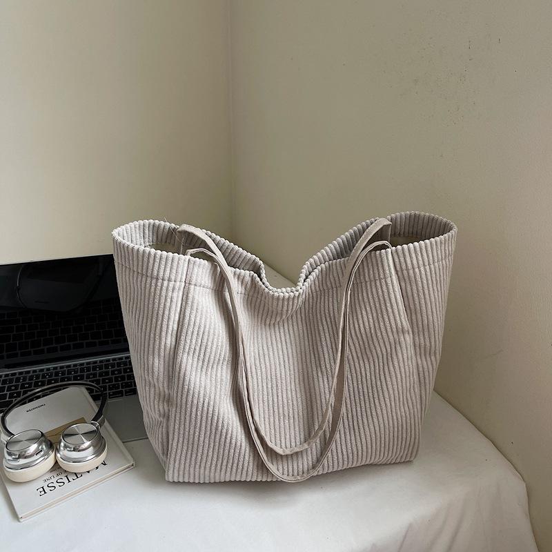 Женская повседневная сумка-шоппер большой вместимости на одно плечо, сумка-тоут для поездок на работу с высоким уровнем внешнего вида бежевый
Женская повседневная сумка-шоппер большой вместимости на одно плечо, сумка-тоут для поездок на работу с высоким уровнем внешнего вида бежевый