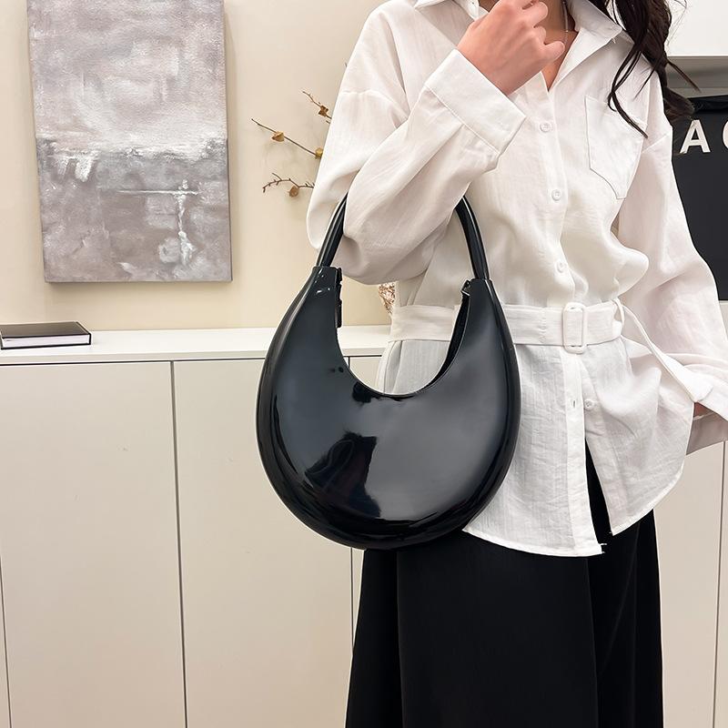 Сложенная сумка женская весенняя ретро-повседневная сумка-облако простая сумка-мессенджер чёрный
Сложенная сумка женская весенняя ретро-повседневная сумка-облако простая сумка-мессенджер чёрный