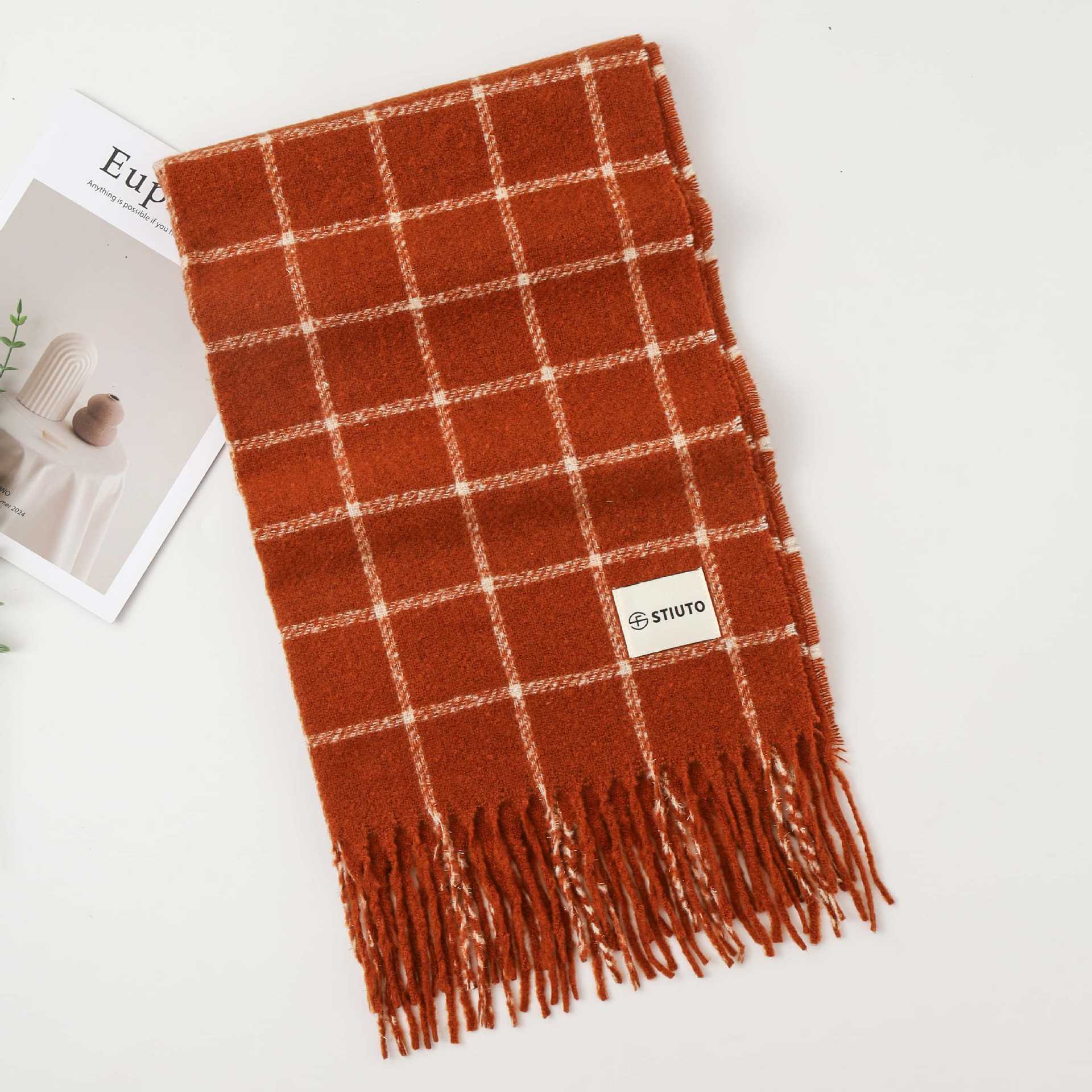 Women s Spring and Autumn New Thickened Warm Imitation Cashmere Checkered Scarf 64*180+12*2
Women s Spring and Autumn New Thickened Warm Imitation Cashmere Checkered Scarf 64*180+12*2