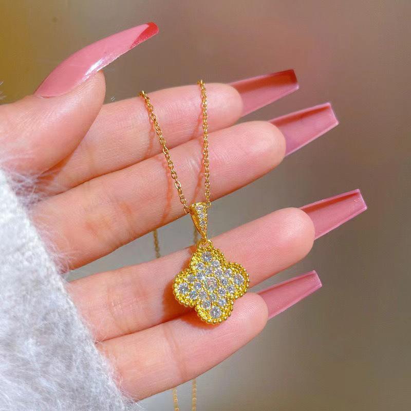 Four-leaf Clover Necklace for Women High-end and Sparkly New Style Clavicle Chain
Four-leaf Clover Necklace for Women High-end and Sparkly New Style Clavicle Chain