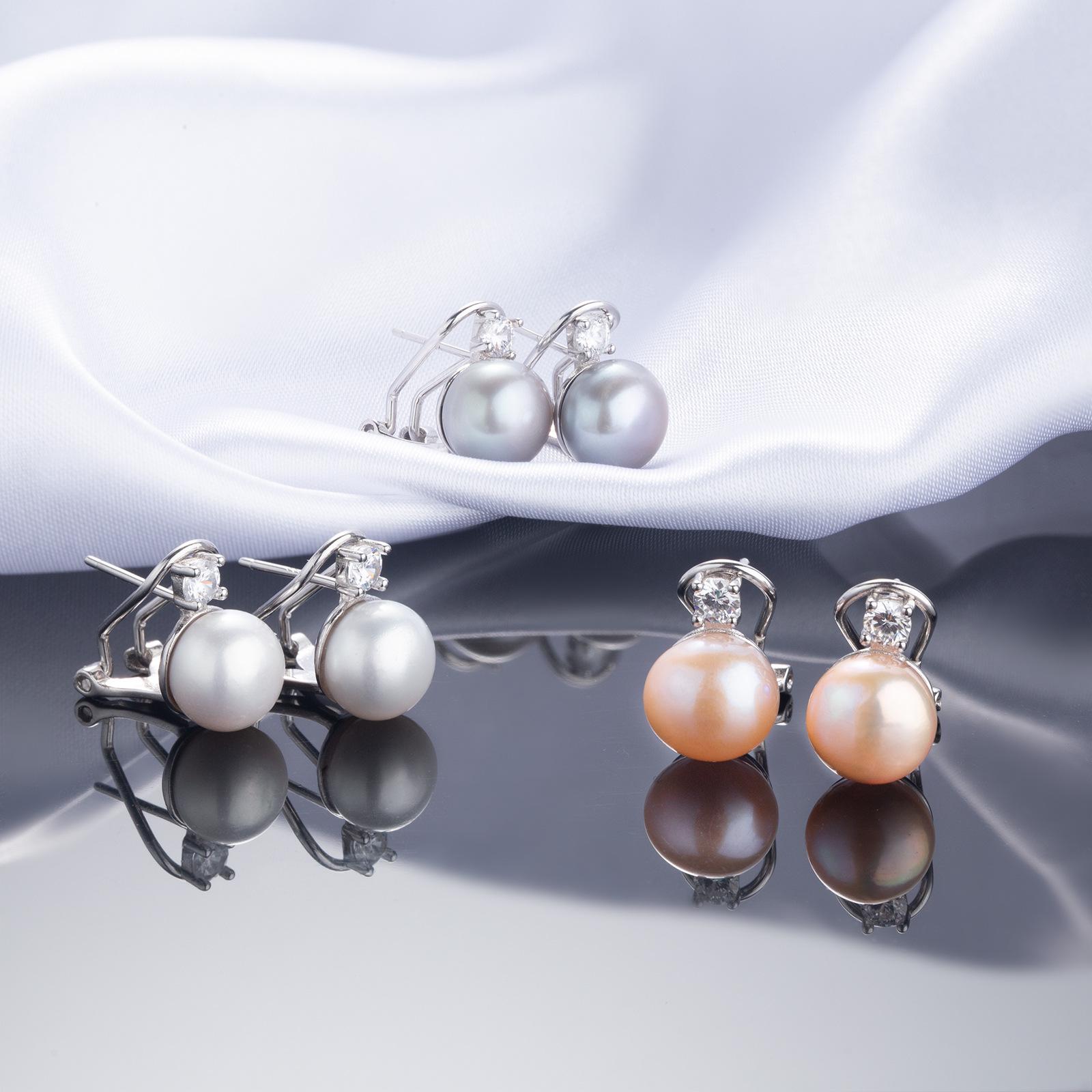 Niche Commuting Ear Clips: French Retro 925 Silver with Freshwater Pearl Earrings
Niche Commuting Ear Clips: French Retro 925 Silver with Freshwater Pearl Earrings