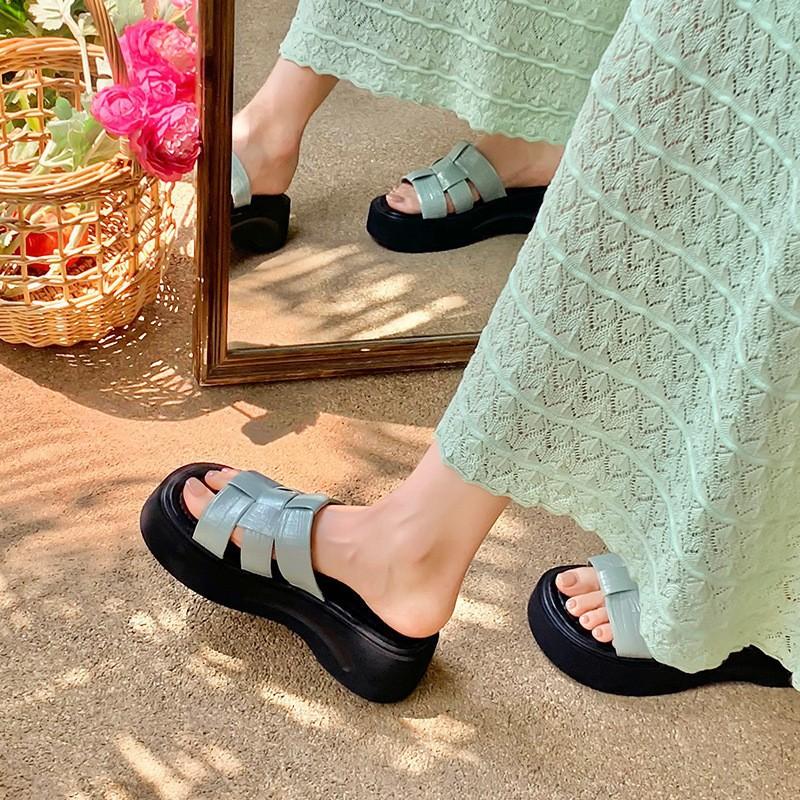 Mint woven glossy flip flops women s platform holiday style bread slippers 35 светло-синий
Mint woven glossy flip flops women s platform holiday style bread slippers 35 светло-синий