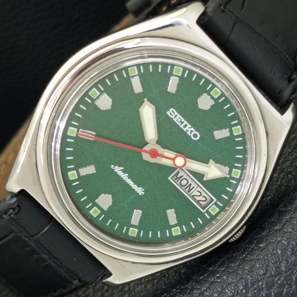 JAPAN VINTAGE SEIKO AUTOMATIC 6309A MENS GREEN COLOR DIAL WATCH a700403-5 R203-a700403
JAPAN VINTAGE SEIKO AUTOMATIC 6309A MENS GREEN COLOR DIAL WATCH a700403-5 R203-a700403
